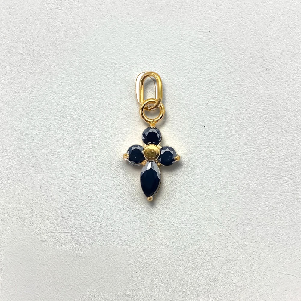 Four Leaf Clover Pendant - Gold