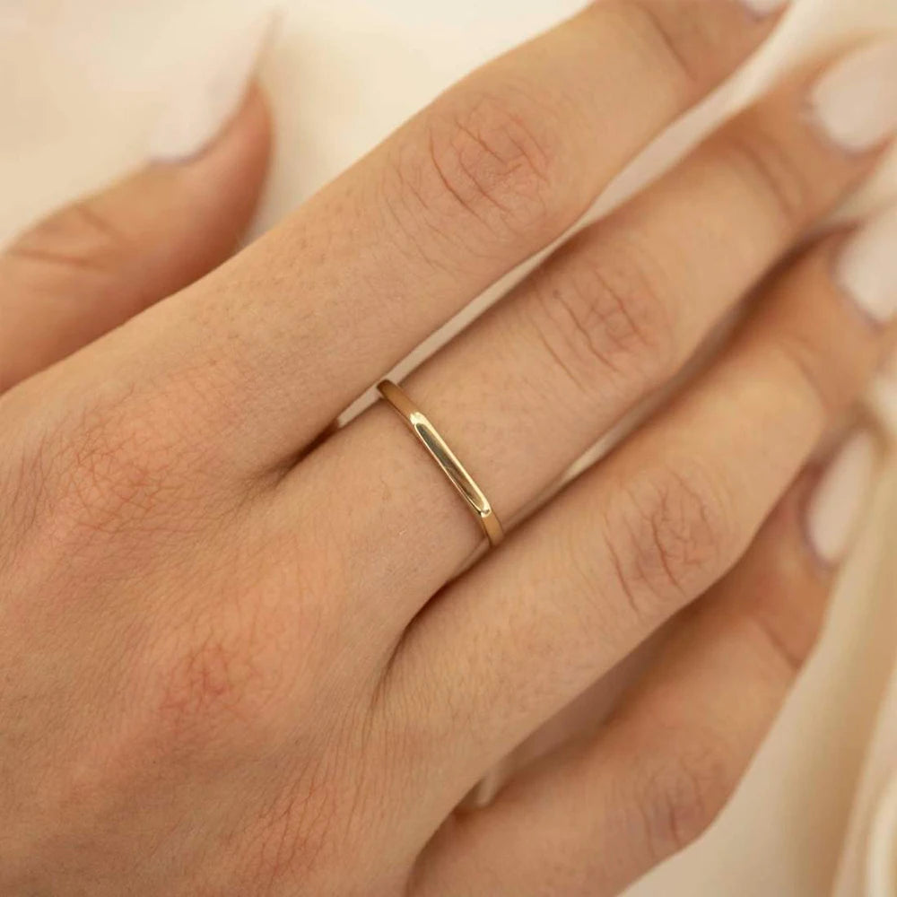 Simple Minimalist Ring - Gold
