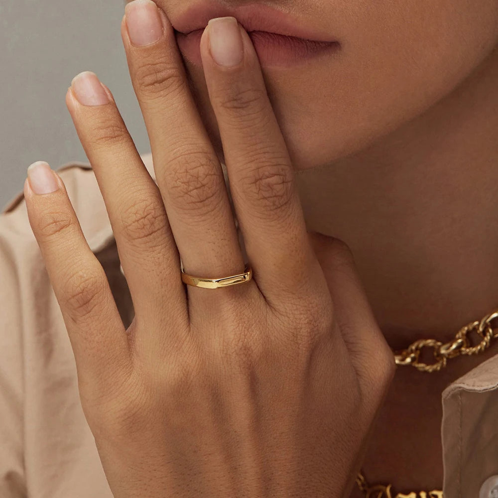 Simple Minimalist Ring - Gold