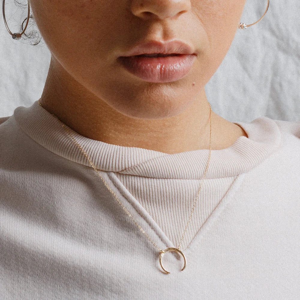 Horn Pendant Choker - Gold