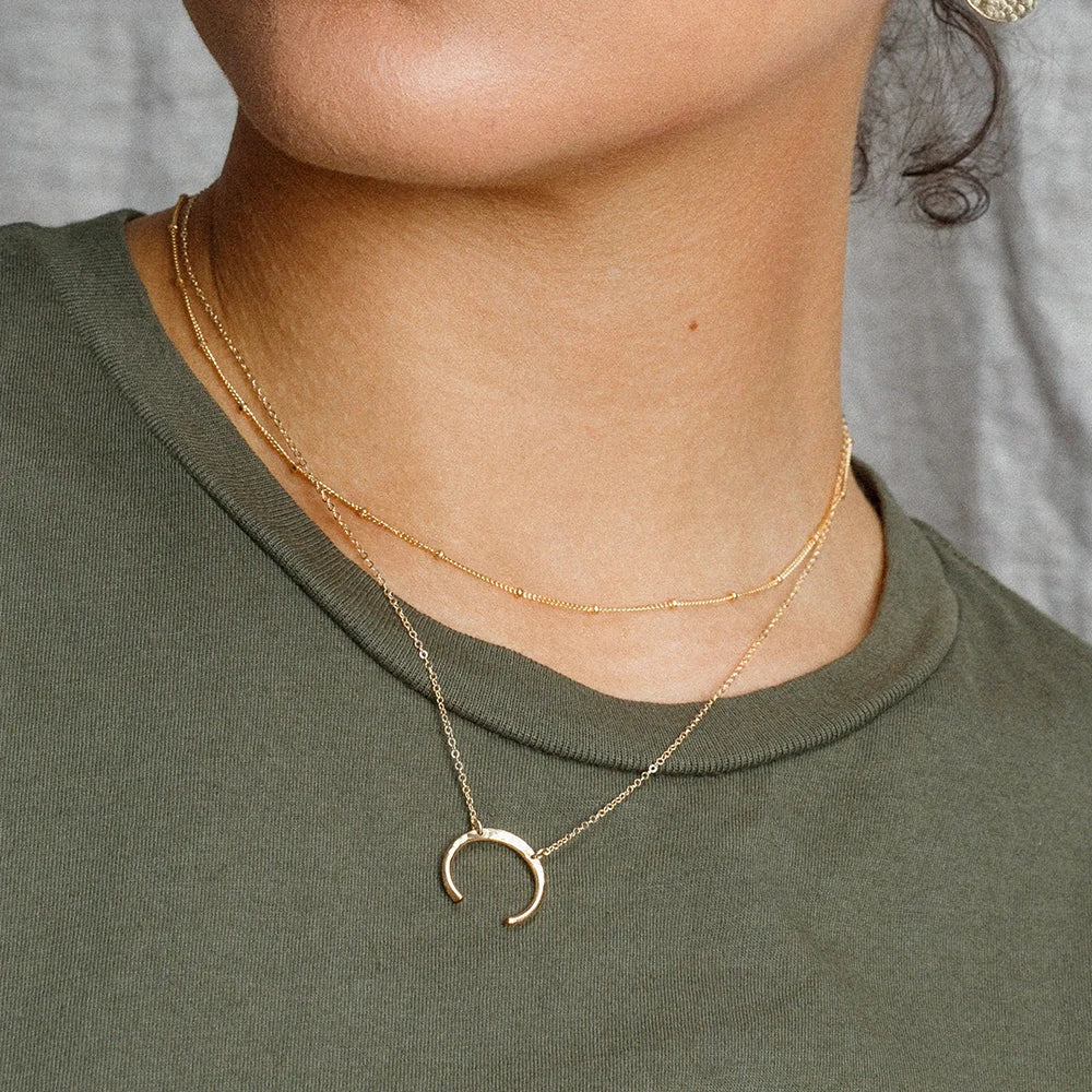 Horn Pendant Choker - Gold