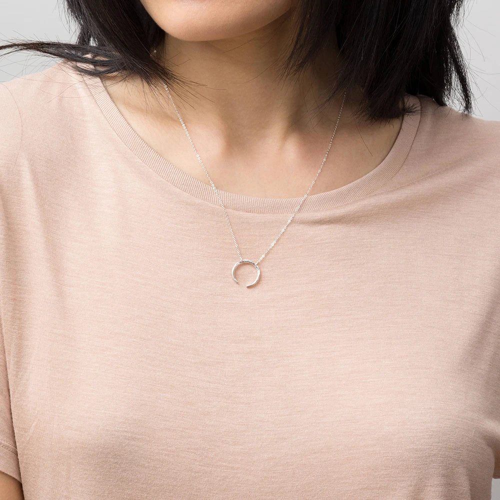 Horn Pendant Choker - Gold