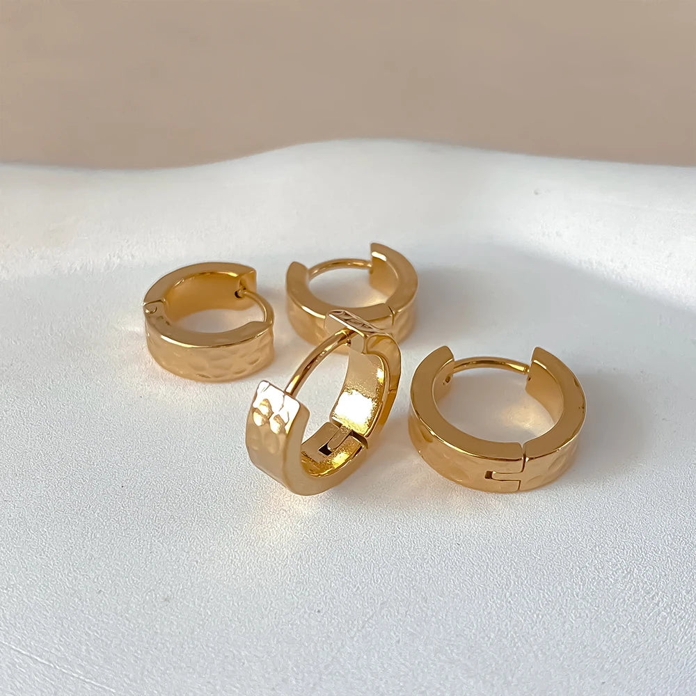 Classic Round Stud Earrings – Gold