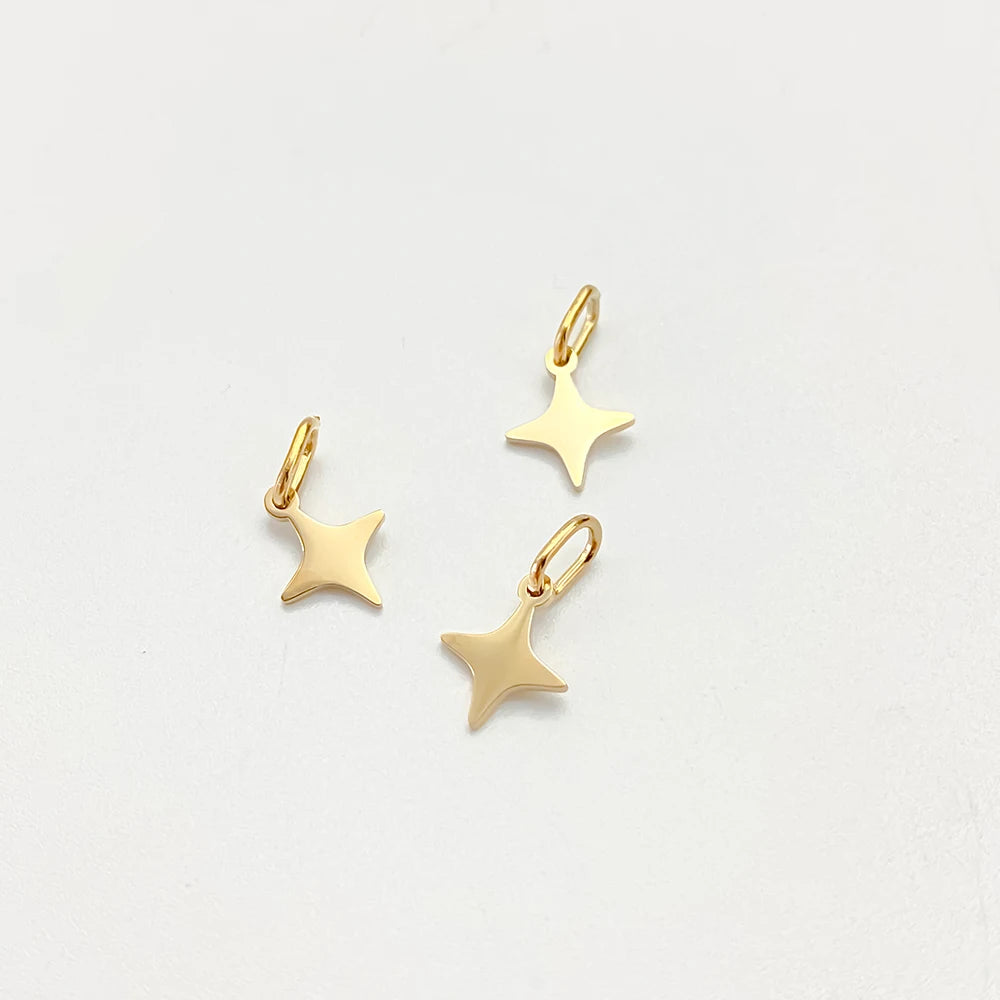 Minimalist Star Pendant - Gold