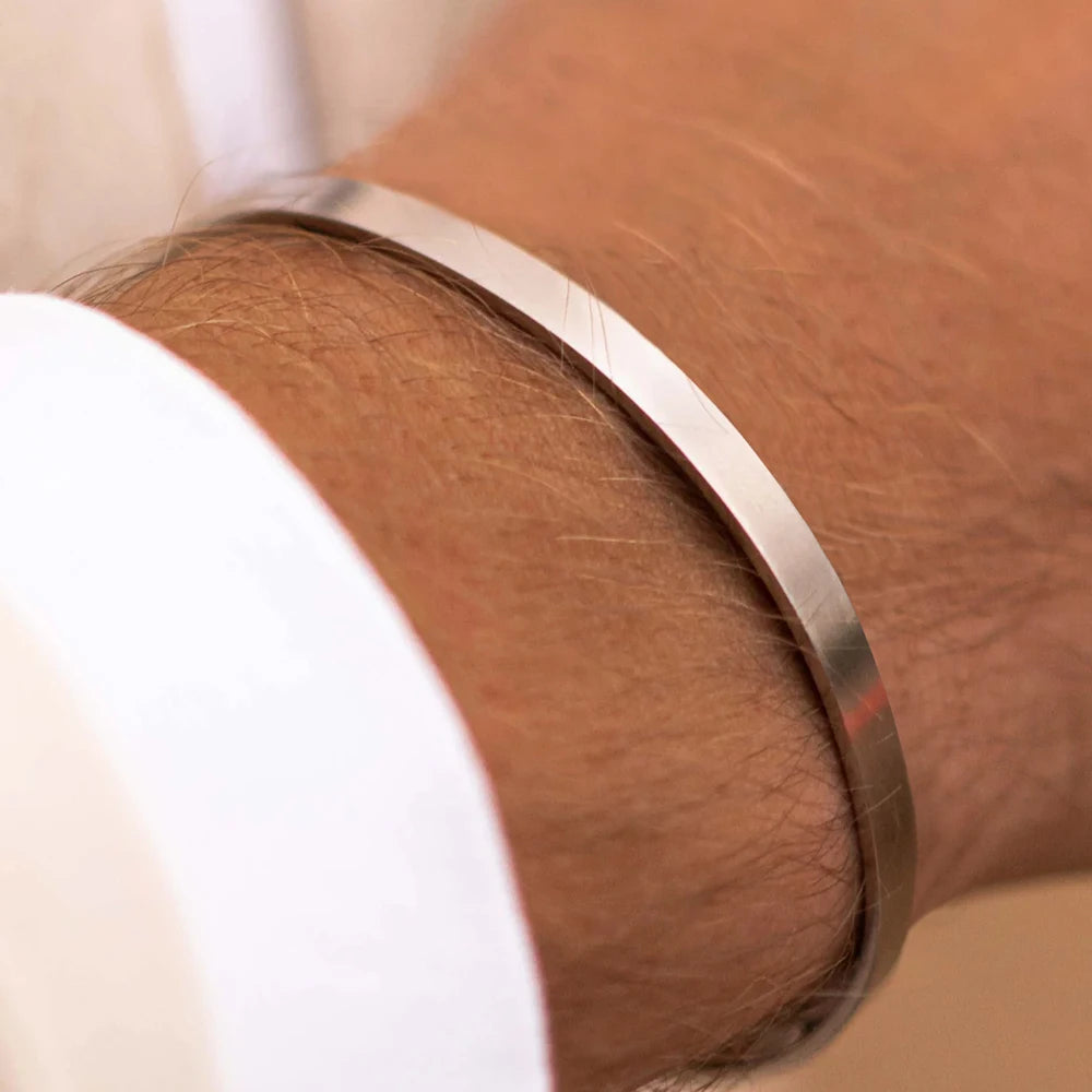 Light Cuff Bracelet 5MM - Gold - BRAVAN Light Cuff Bracelet 5MM - Gold  (Store description)