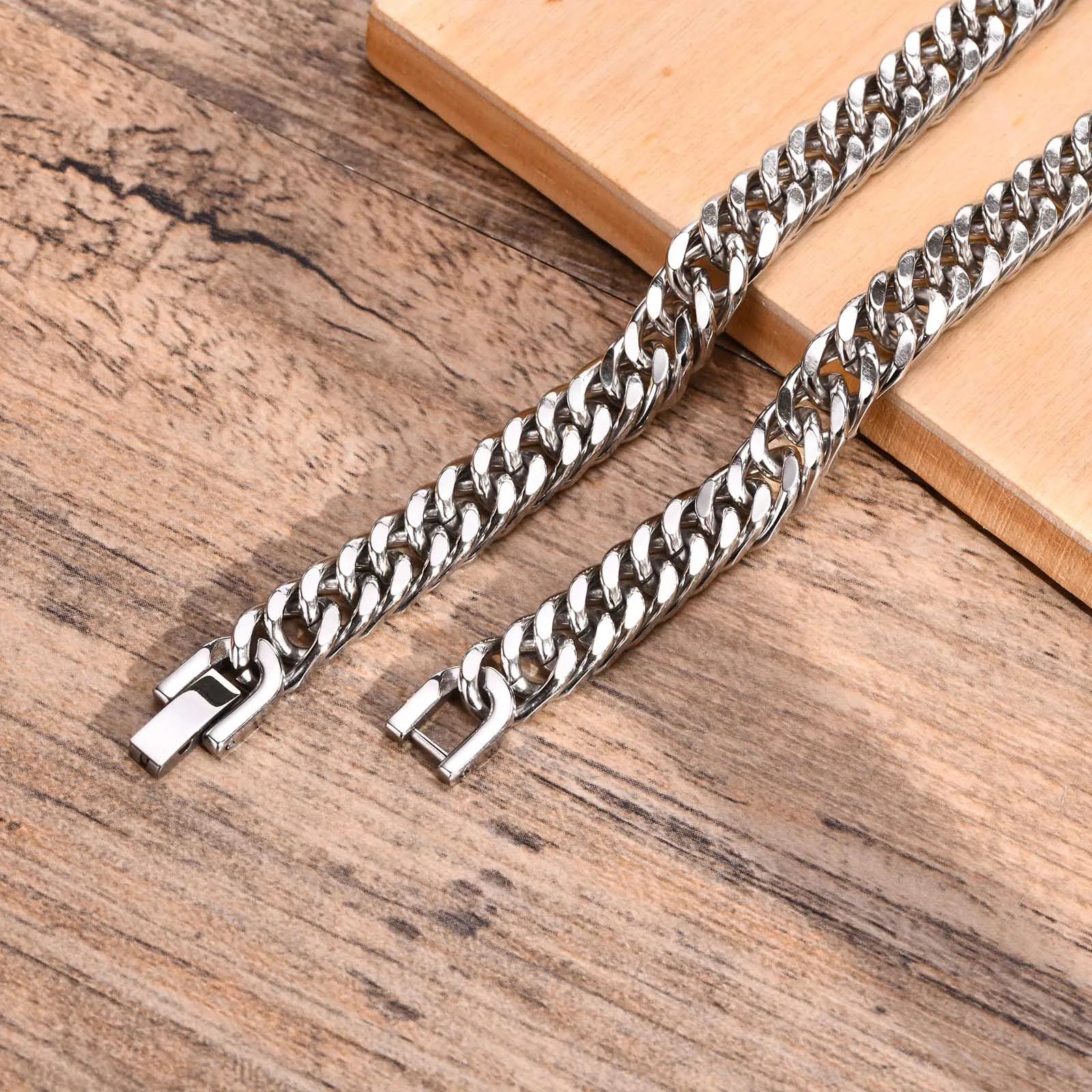 Miami Cuban Chain 8MM - Silver - BRAVAN Miami Cuban Chain 8MM - Silver  (Store description)