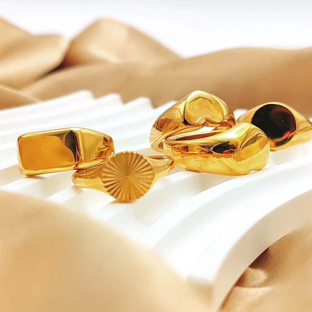 Heart Band Ring - 18k Gold