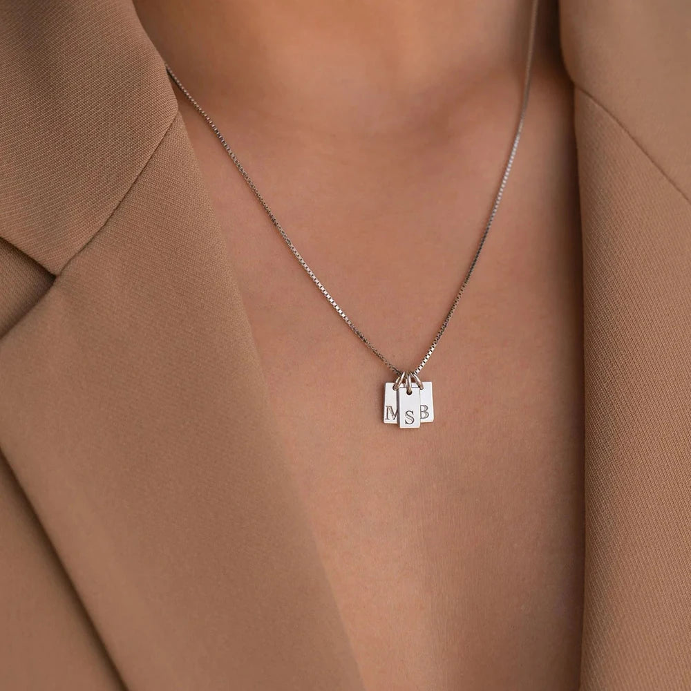 Engraved Initial Pendant Necklace - Gold