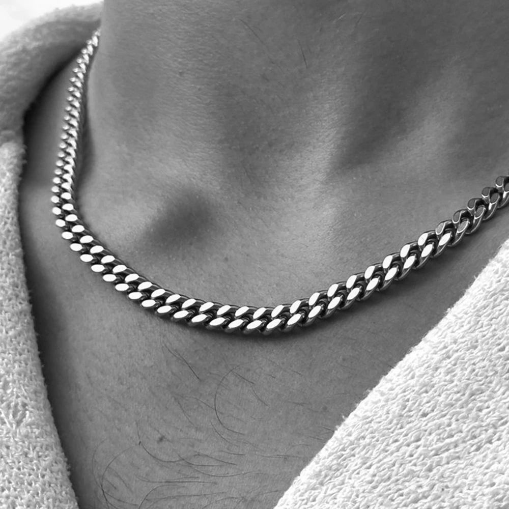 Thick Cuban Chain - Silver - BRAVAN Thick Cuban Chain - Silver  (Store description)