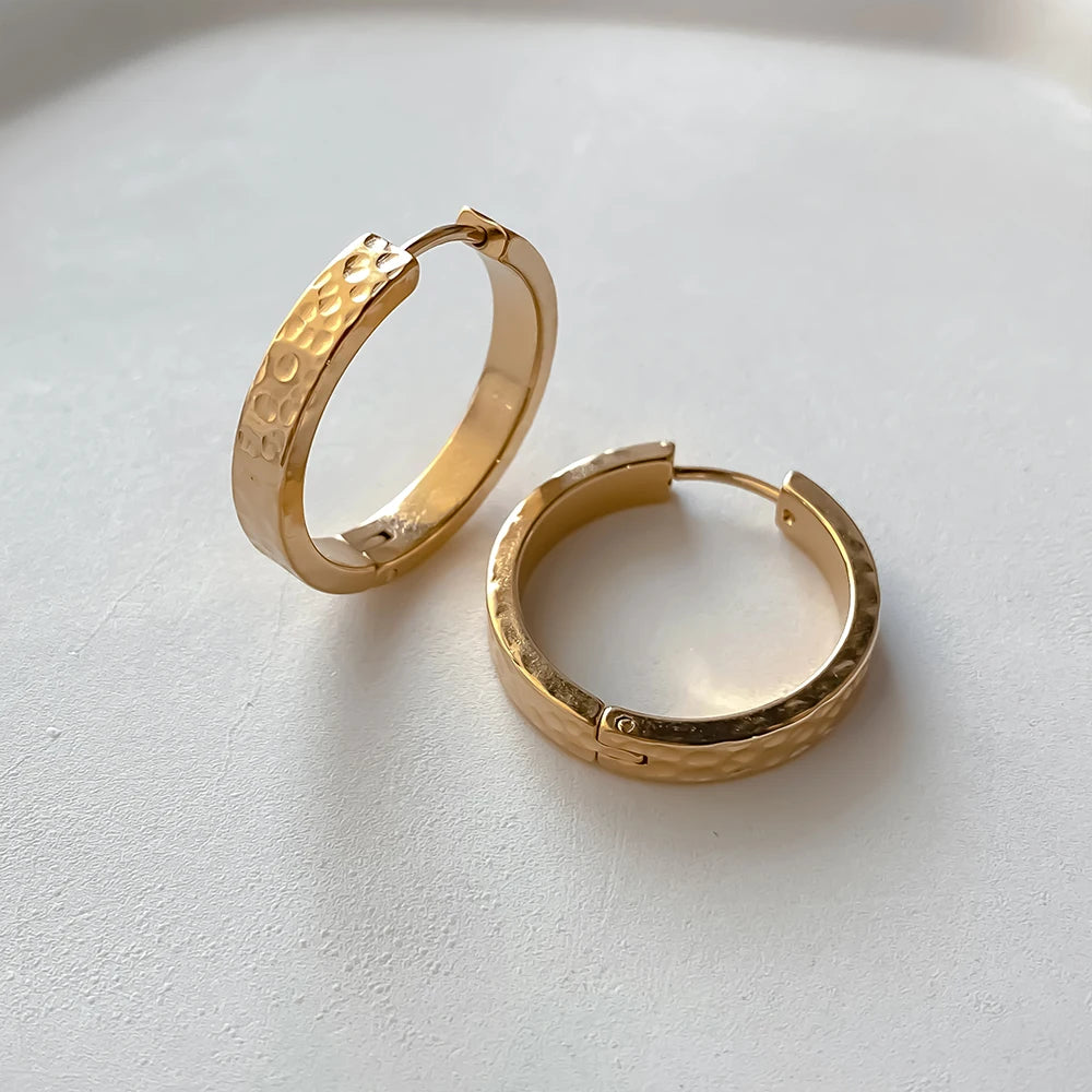 Classic Round Stud Earrings – Gold