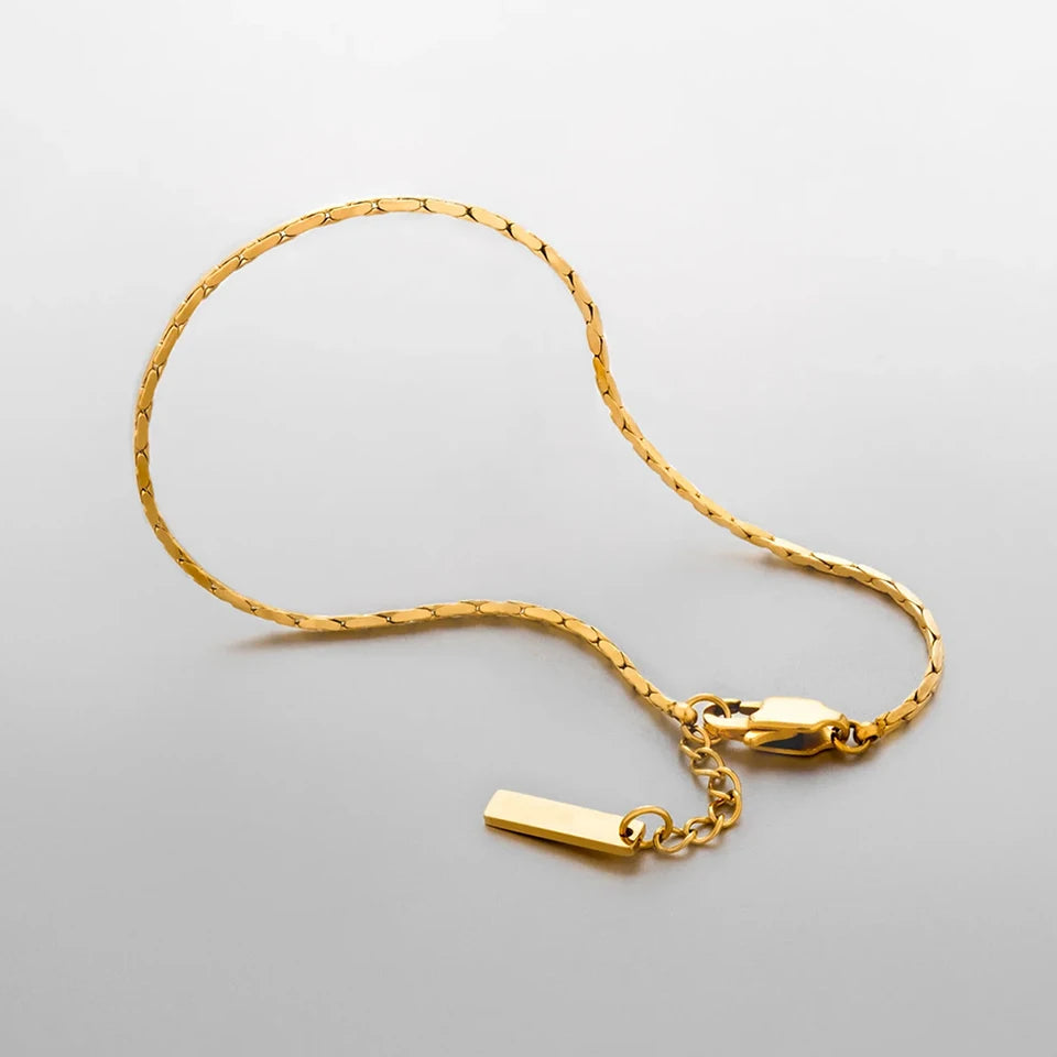 Wire Chain Bracelet - Gold - BRAVAN Wire Chain Bracelet - Gold  (Store description)