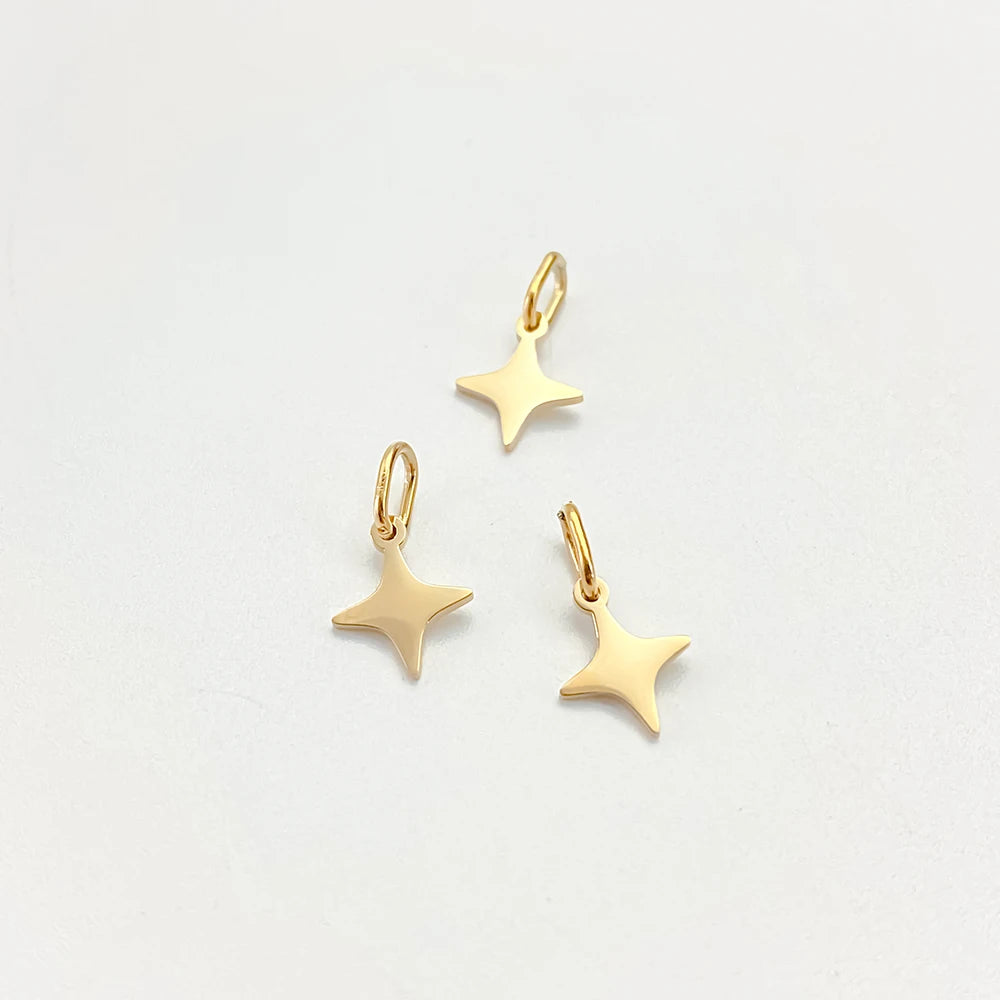 Minimalist Star Pendant - Gold