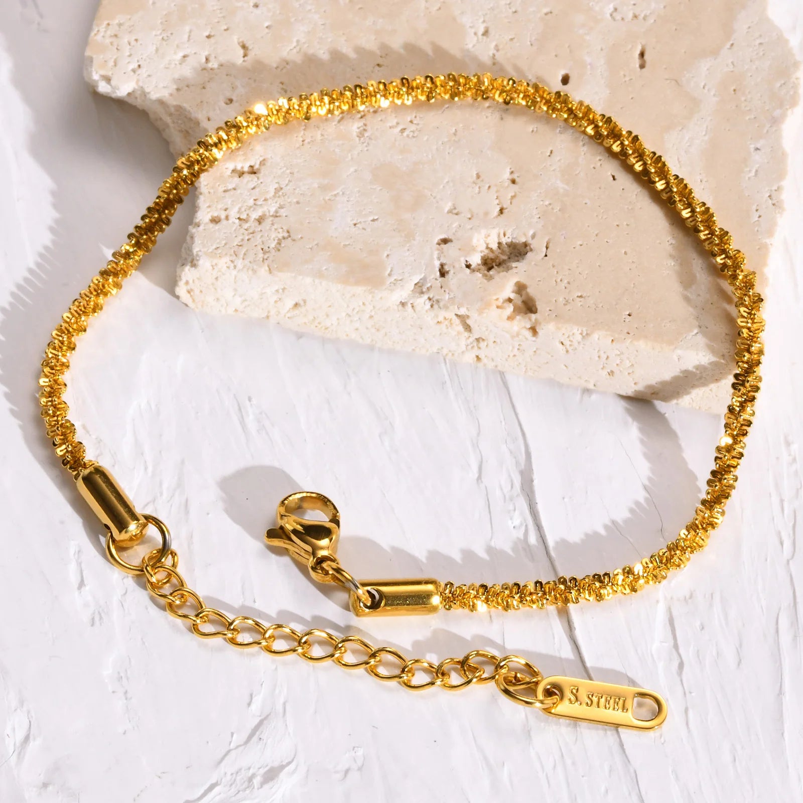Gypsophila Rolo Link Bracelet 2.5MM - Gold - BRAVAN Gypsophila Rolo Link Bracelet 2.5MM - Gold  (Store description)
