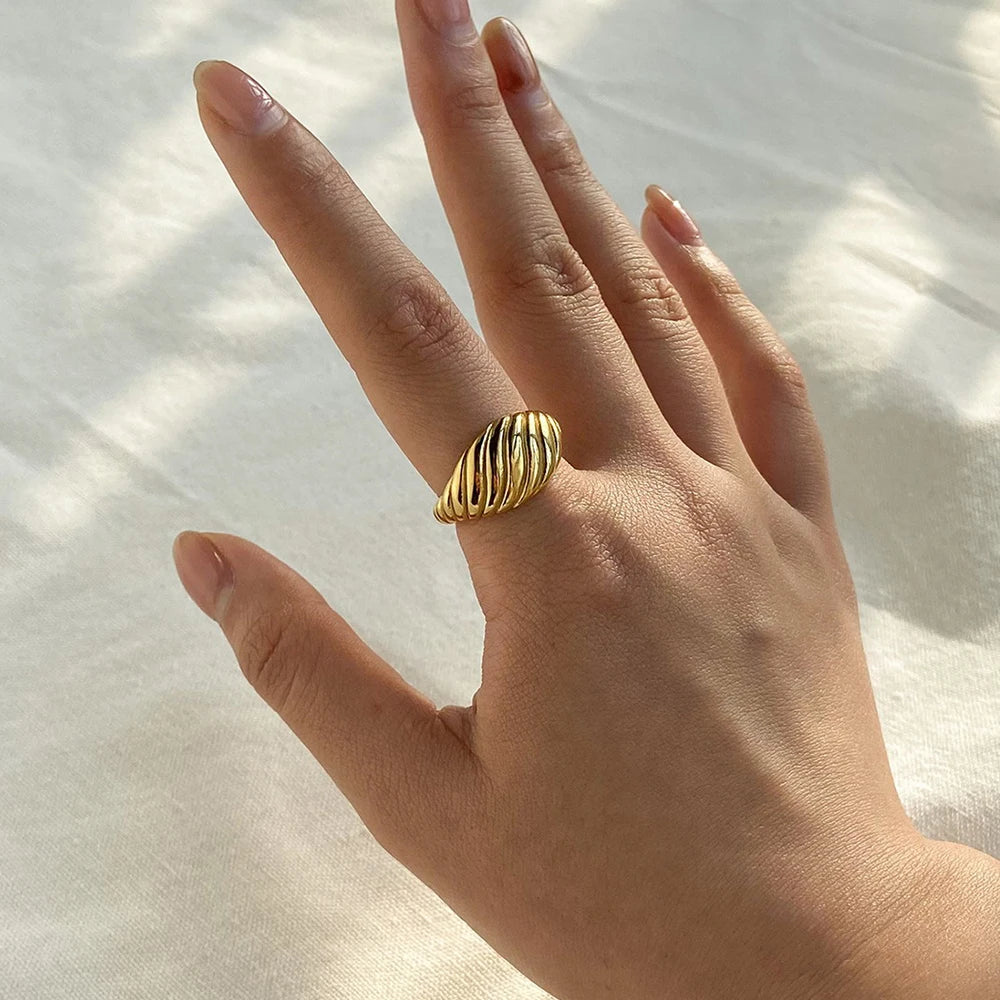 Croissant Band Ring - Gold