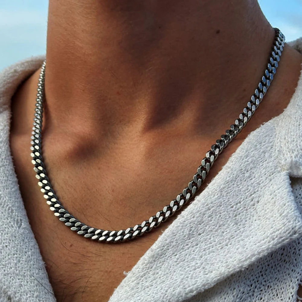 Thick Cuban Chain - Silver - BRAVAN Thick Cuban Chain - Silver  (Store description)