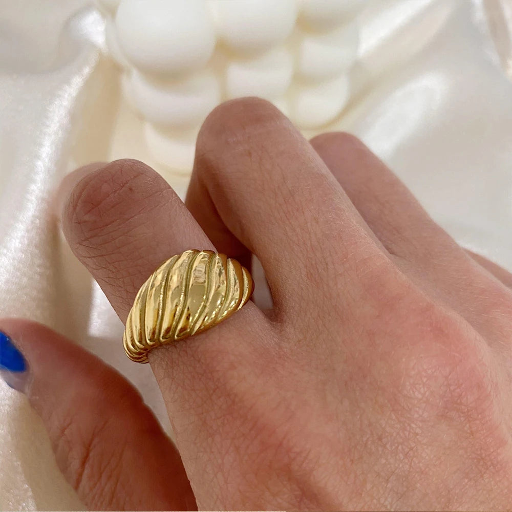 Croissant Band Ring - Gold