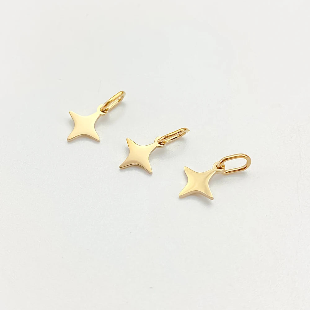 Minimalist Star Pendant - Gold