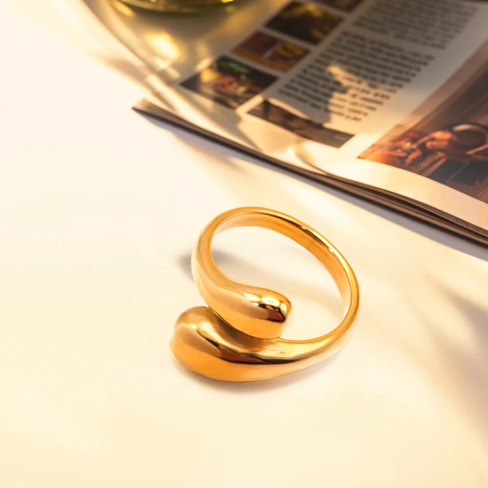 Hug Ring - 14k Gold