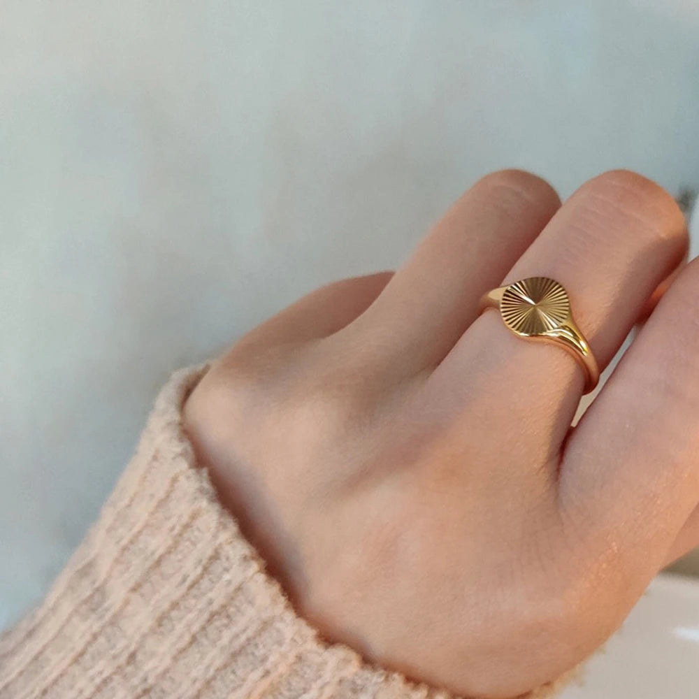 Circle Wave Ring - Gold