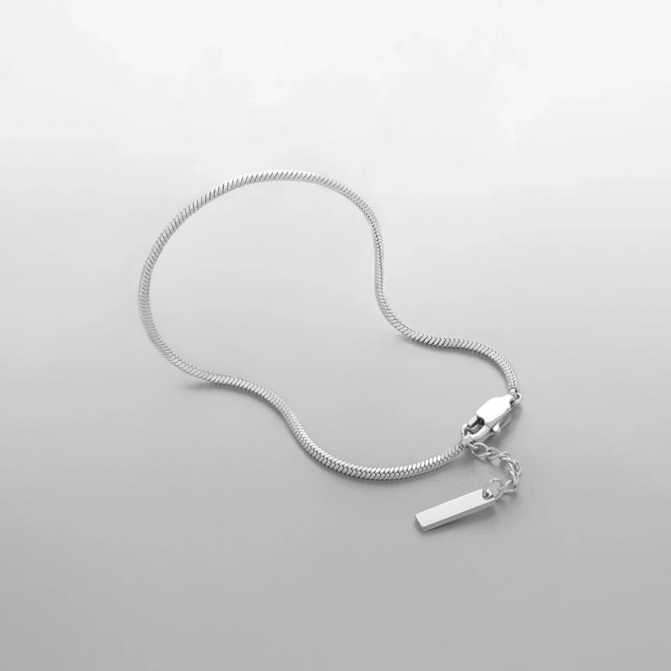 BRAVAN Minimal Bracelet - Gold - BRAVAN BRAVAN Minimal Bracelet - Gold  (Store description)