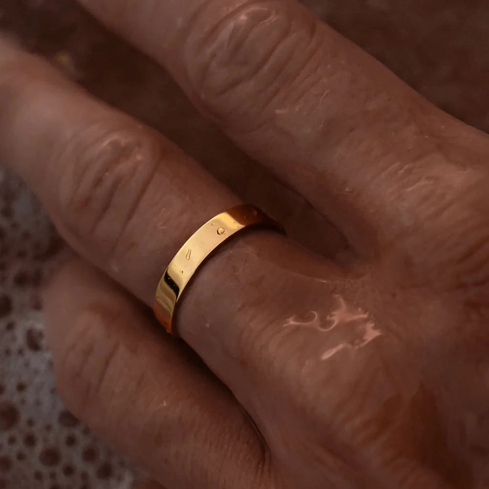 Minimal Ring - 18KT Gold - BRAVAN Minimal Ring - 18KT Gold  (Store description)