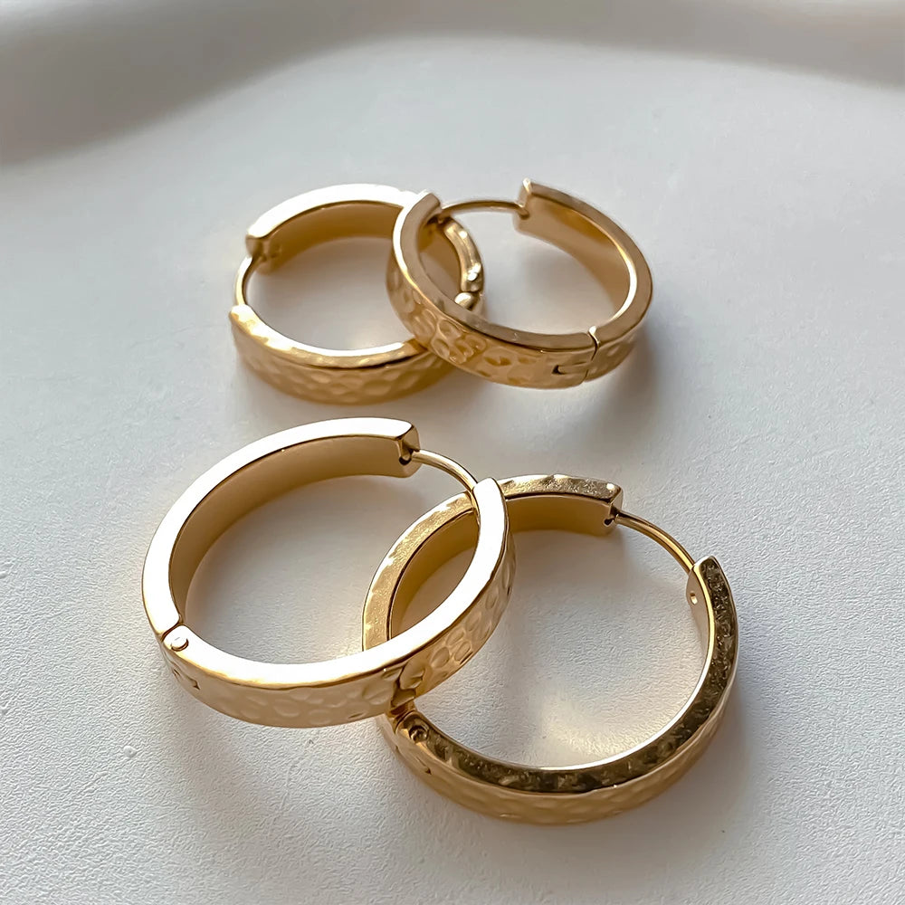 Classic Round Stud Earrings – Gold