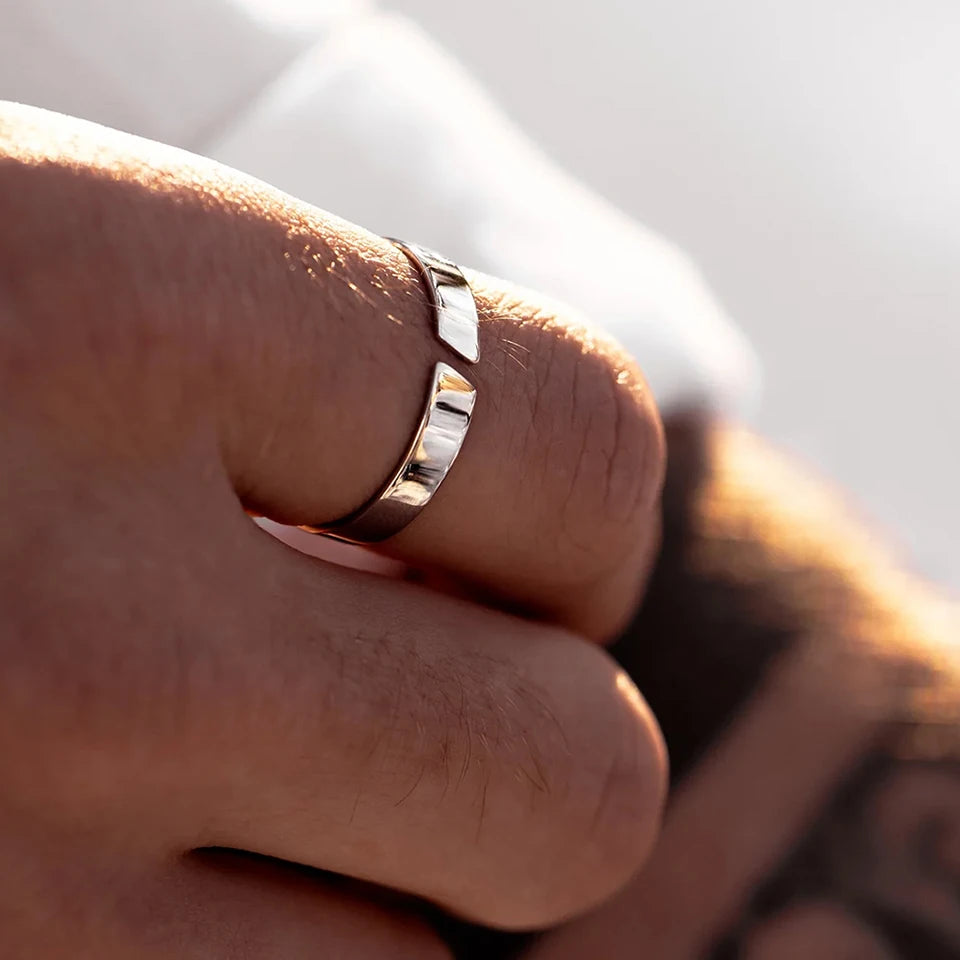 Minimal Ring - 18KT Gold - BRAVAN Minimal Ring - 18KT Gold  (Store description)