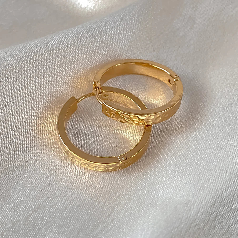 Classic Round Stud Earrings – Gold