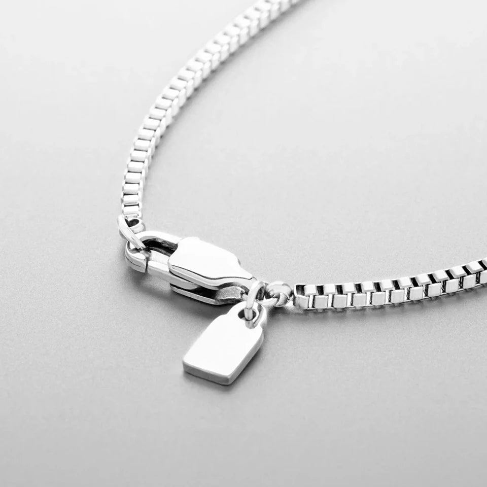 Collarbone Necklace - Gold - BRAVAN Collarbone Necklace - Gold  (Store description)
