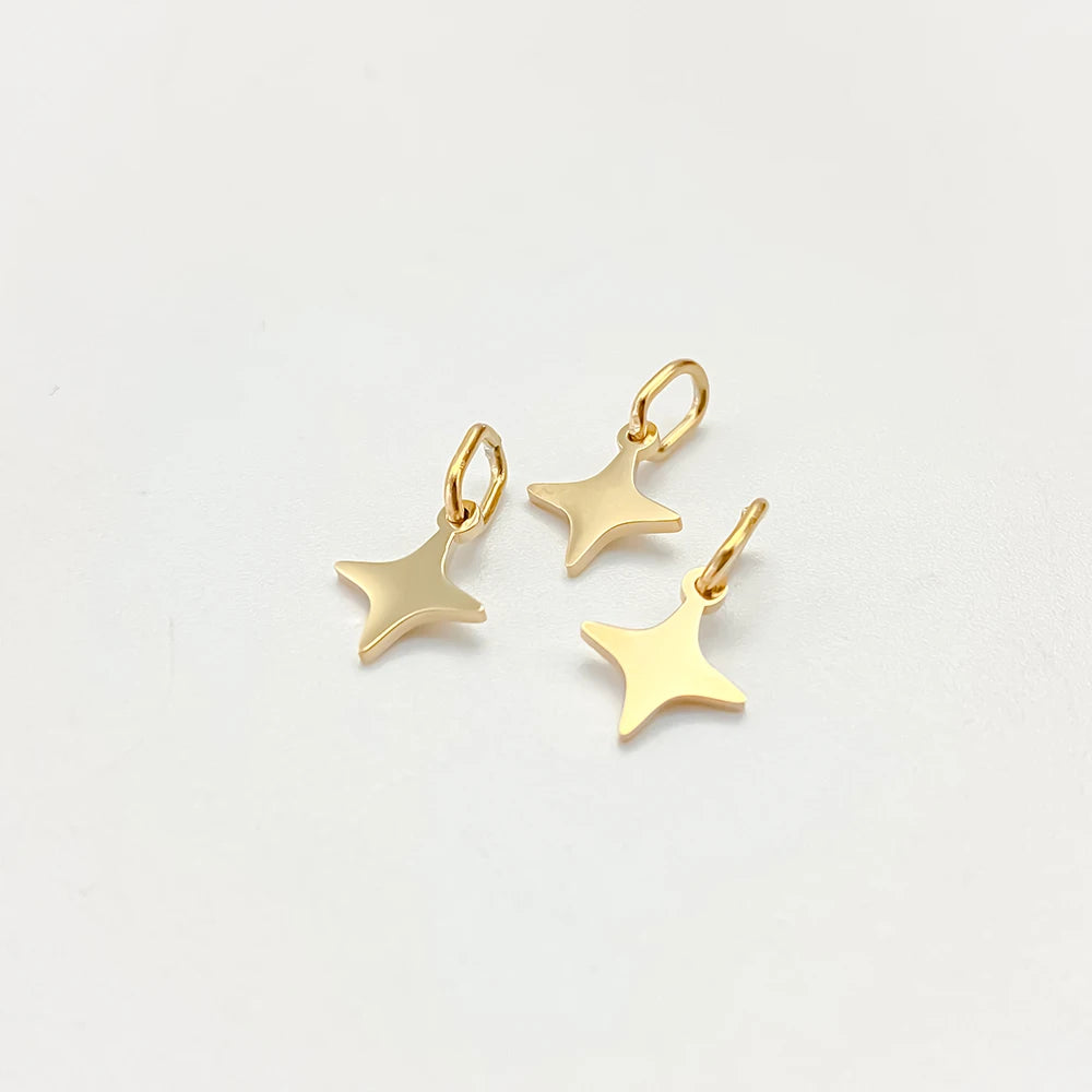 Minimalist Star Pendant - Gold