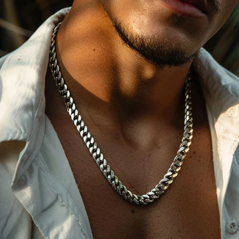 Thick Cuban Chain - Silver - BRAVAN Thick Cuban Chain - Silver  (Store description)