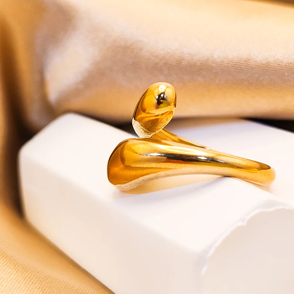 Hug Ring - 14k Gold