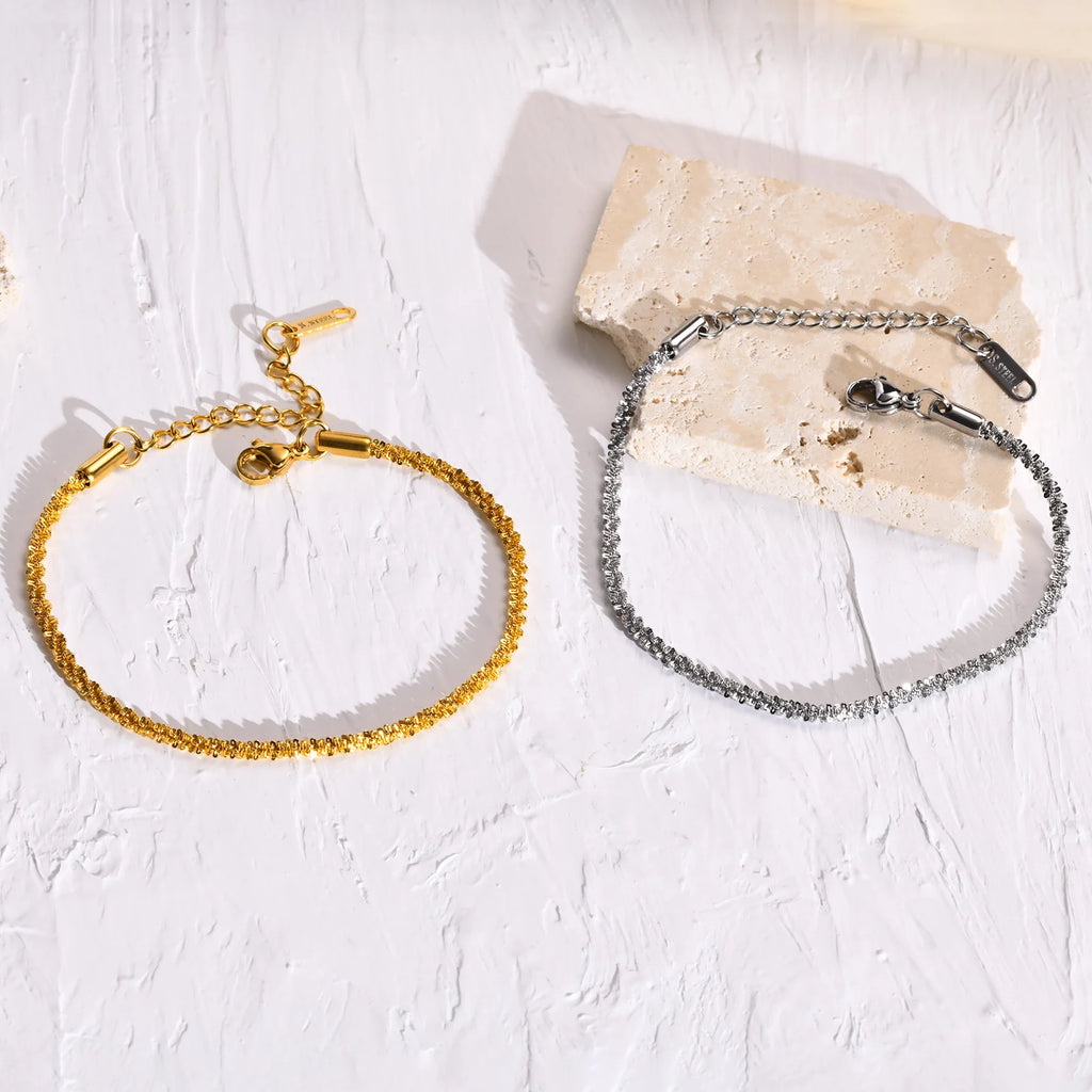 Gypsophila Rolo Link Bracelet 2.5MM - Gold - BRAVAN Gypsophila Rolo Link Bracelet 2.5MM - Gold  (Store description)