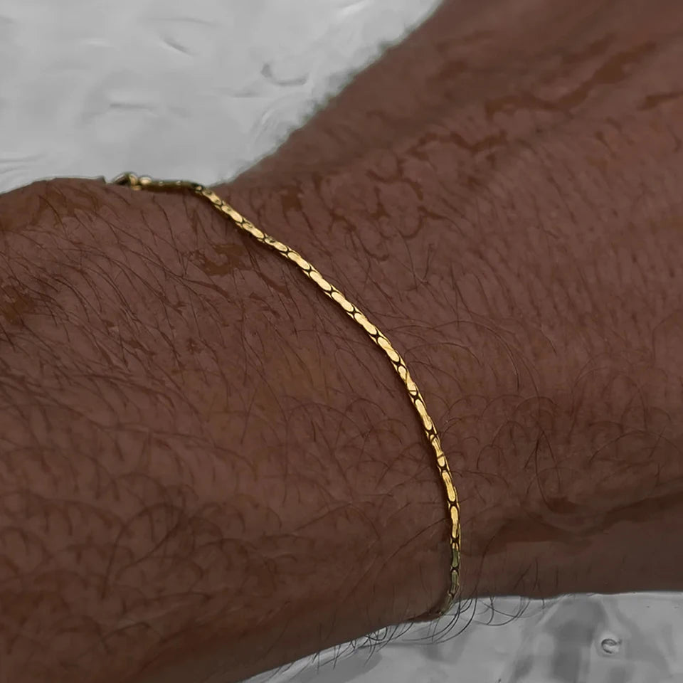 Wire Chain Bracelet - Gold - BRAVAN Wire Chain Bracelet - Gold  (Store description)
