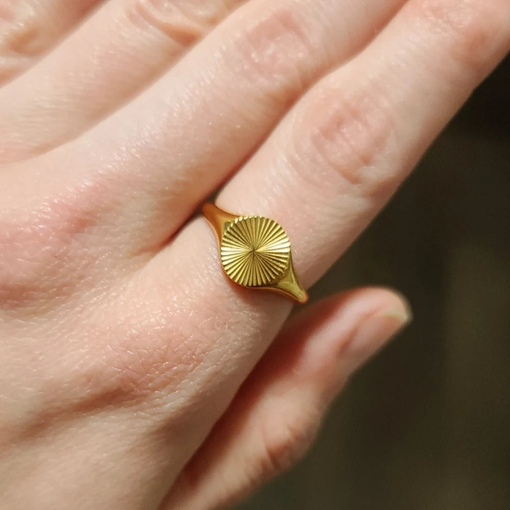 Circle Wave Ring - Gold