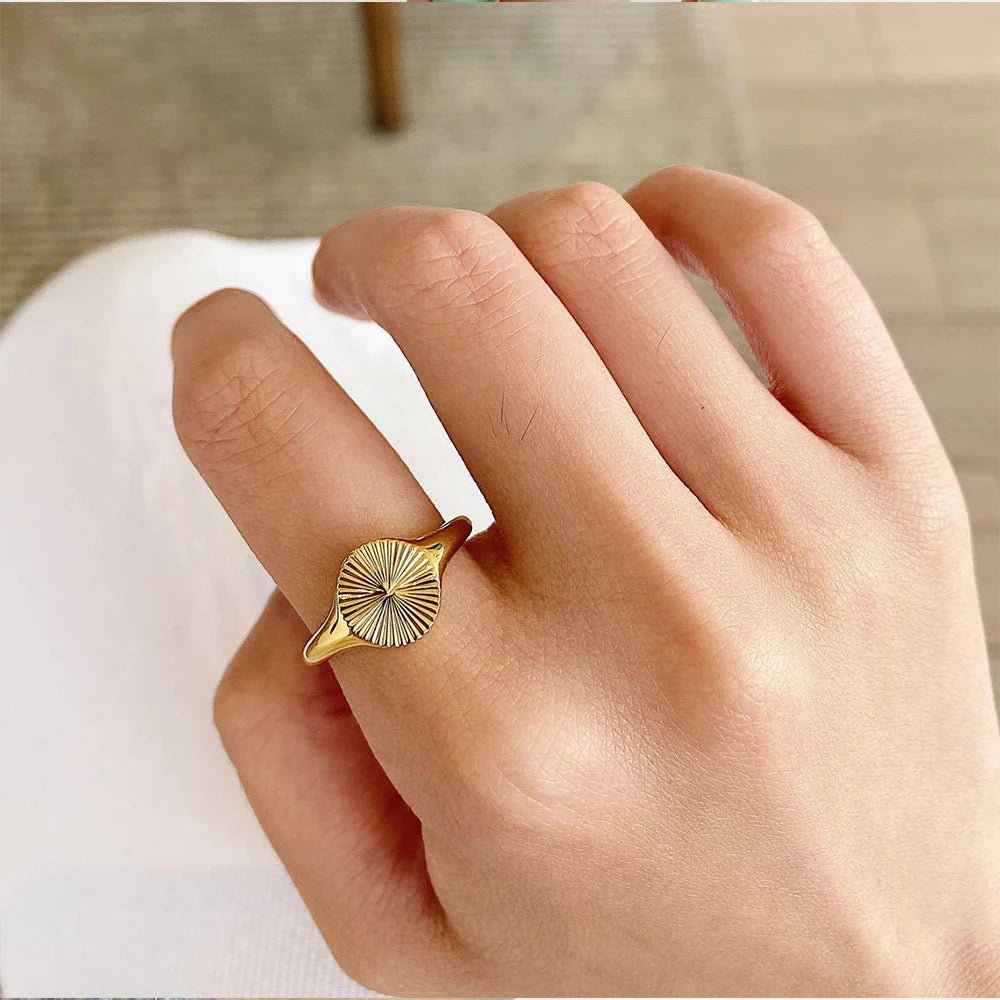 Circle Wave Ring - Gold